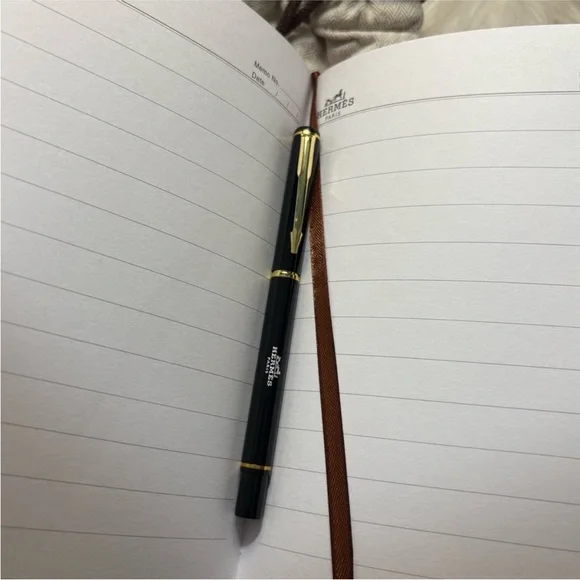 Hermès🐎 Orange Leather VIP Refillable Notebook & Pen Gift Set - Picture 3 of 4